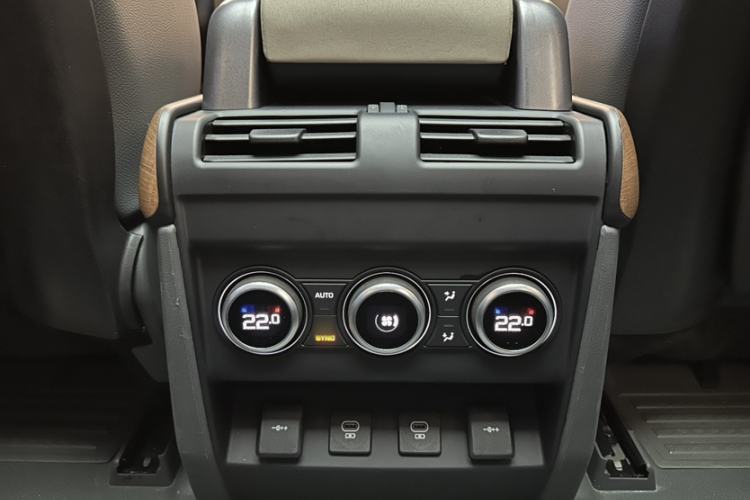 Used Land Rover Defender 2021 90 P400 X-DYNAMIC S Interior 6