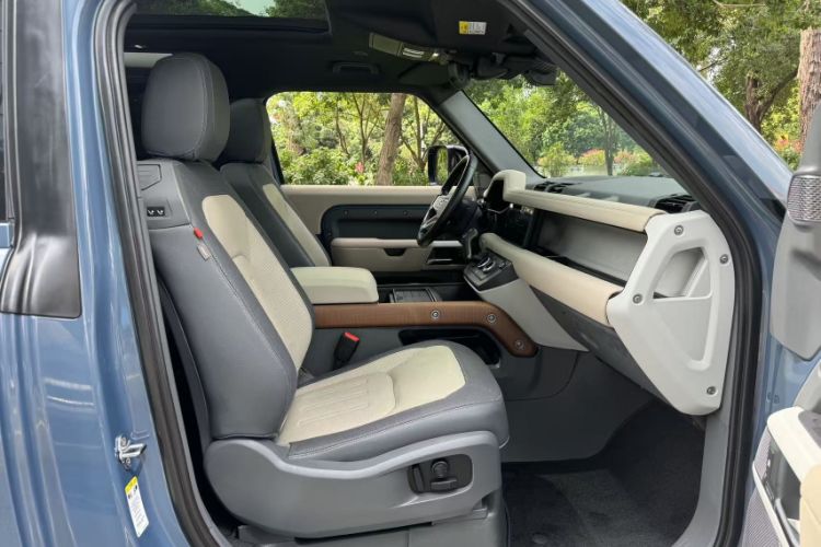 Used Land Rover Defender 2021 90 P400 X-DYNAMIC S Interior 6