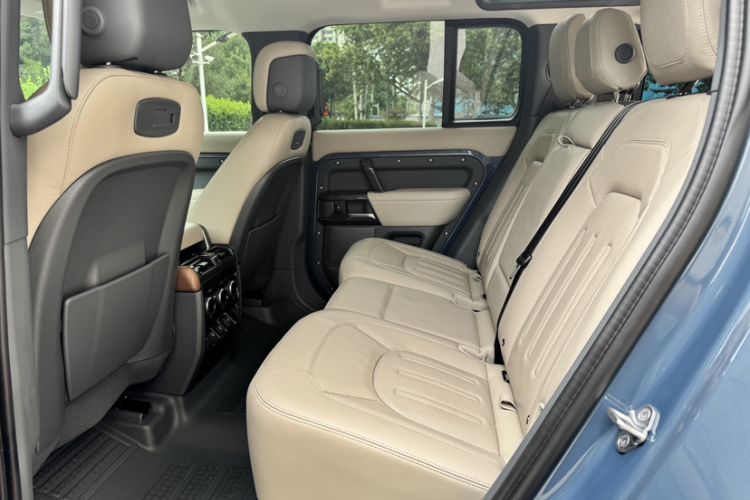 Used Land Rover Defender 2021 110 P400 Dark Special Edition Interior 6