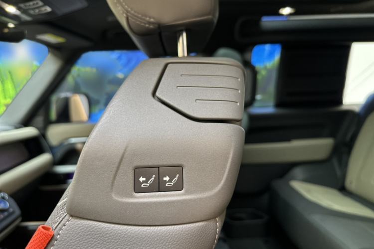 Used Land Rover Defender 2021 90 P400 X-DYNAMIC S Interior 7