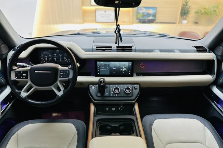 Used Land Rover Defender 2021 90 P400 X-DYNAMIC S Interior 9