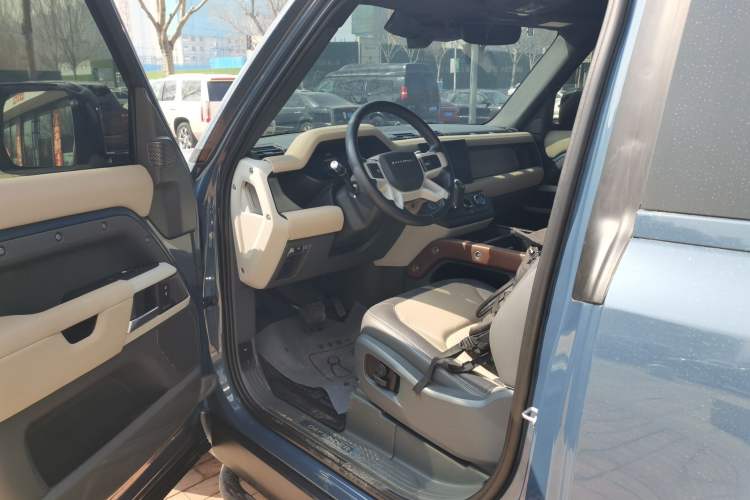 Used Land Rover Defender 2021 90 P400 X-DYNAMIC S Left Front Seat