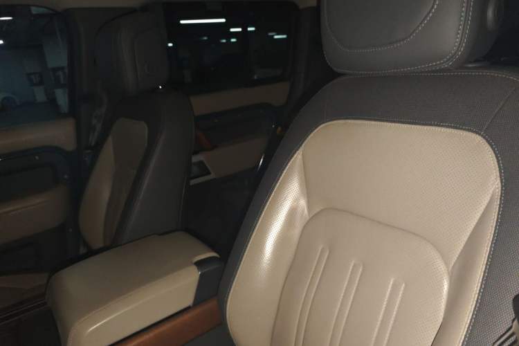 Used Land Rover Defender 2021 110 P400 X-DYNAMIC HSE Left Front Seat