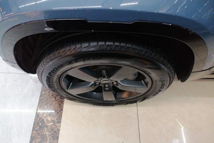Used Land Rover Defender 2021 110 P400 X-DYNAMIC HSE Left Front Wheel Hub