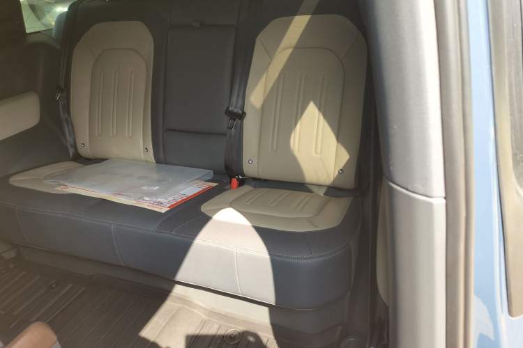 Used Land Rover Defender 2021 90 P400 X-DYNAMIC S Left Rear Seat