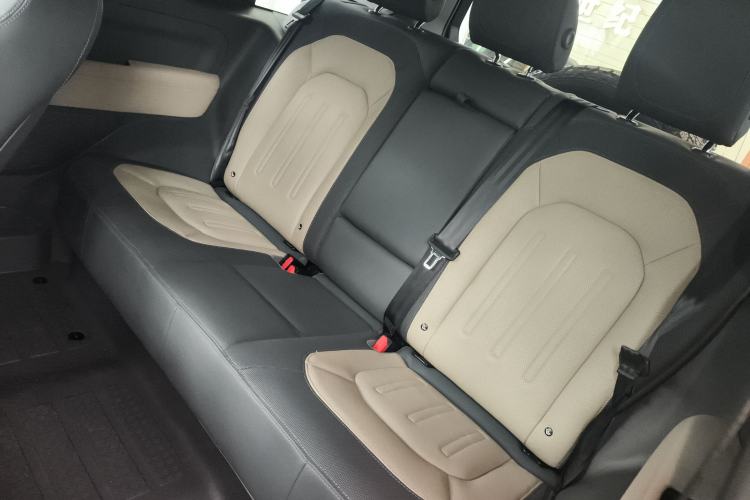 Used Land Rover Defender 2021 90 P400 X-DYNAMIC S Left Rear Seat