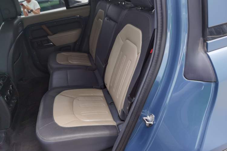 Used Land Rover Defender 2021 110 P400 X-DYNAMIC HSE Left Rear Seat