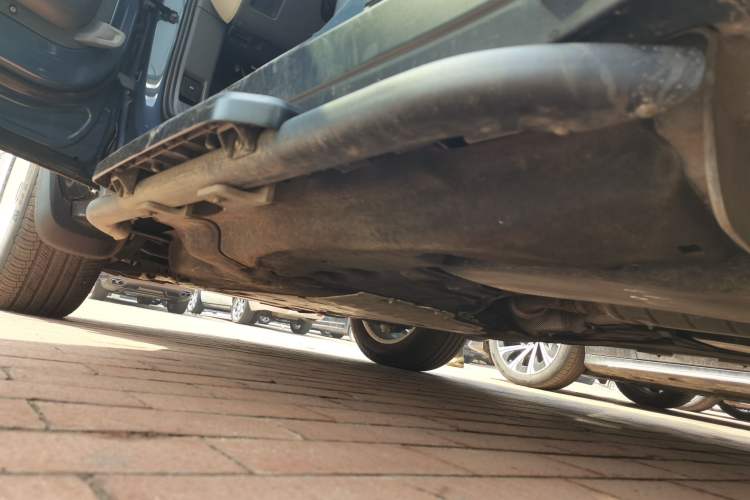 Used Land Rover Defender 2021 90 P400 X-DYNAMIC S Left Side Sill