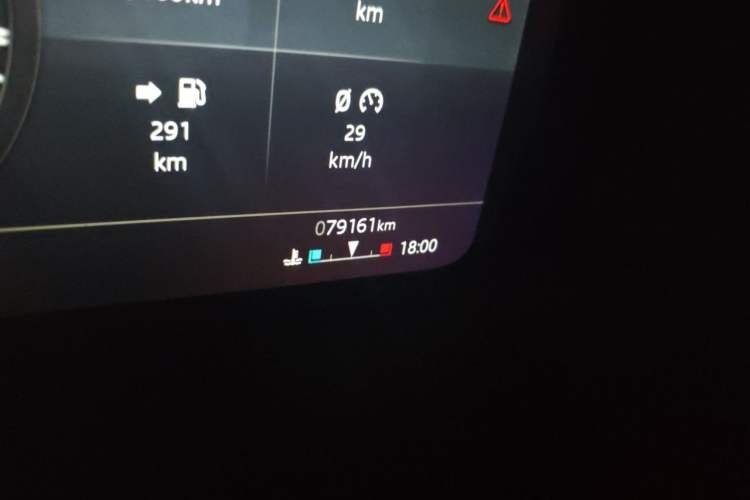 Used Land Rover Defender 2021 110 P400 X-DYNAMIC HSE Odometer Close Up
