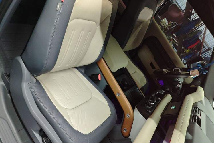 Used Land Rover Defender 2021 90 P400 X-DYNAMIC S Right Front Seat