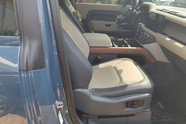 Used Land Rover Defender 2021 90 P400 X-DYNAMIC S Right Front Seat