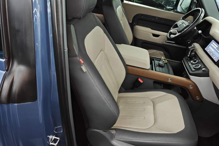 Used Land Rover Defender 2021 90 P400 X-DYNAMIC S Right Front Seat