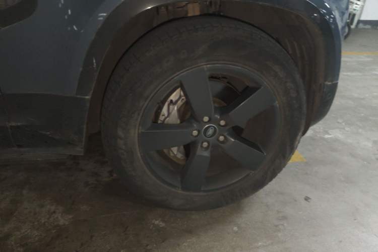 Used Land Rover Defender 2021 110 P400 X-DYNAMIC HSE Right Front Wheel Hub