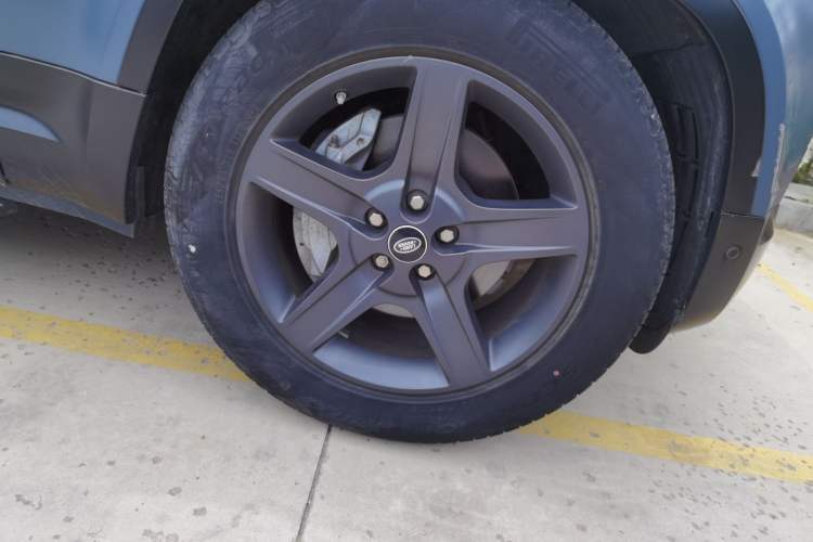 Used Land Rover Defender 2021 110 P400 X-DYNAMIC HSE Right Front Wheel Hub