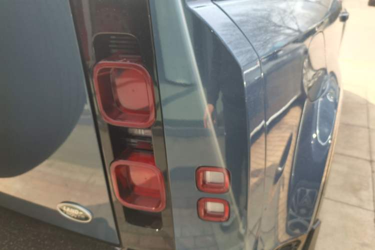 Used Land Rover Defender 2021 90 P400 X-DYNAMIC S Right Rear Taillight