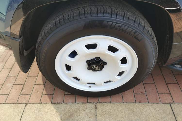 Used Land Rover Defender 2021 90 P400 X-DYNAMIC S Right Rear Wheel Hub