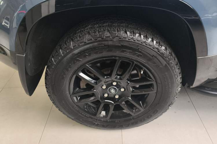 Used Land Rover Defender 2021 90 P400 X-DYNAMIC S Right Rear Wheel Hub