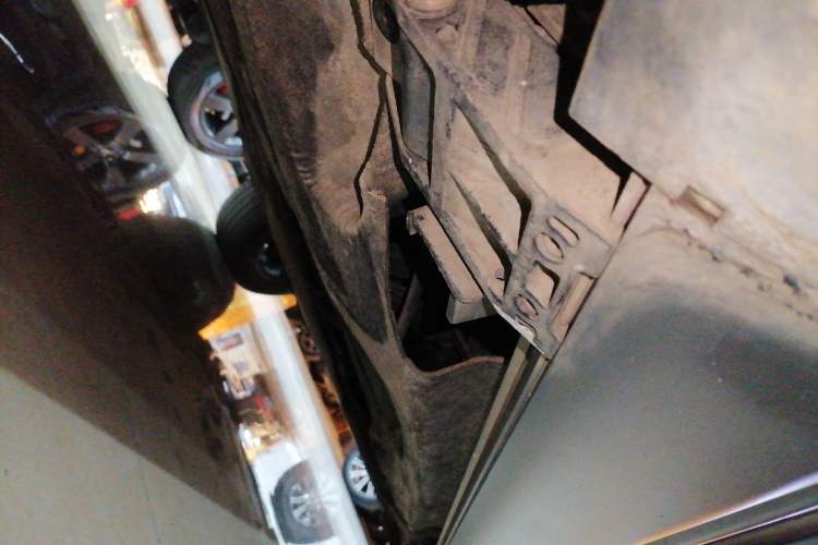 Used Land Rover Defender 2021 110 P400 X-DYNAMIC HSE Right Side Sill