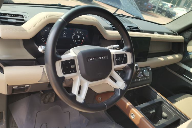 Used Land Rover Defender 2021 90 P400 X-DYNAMIC S Steering Wheel