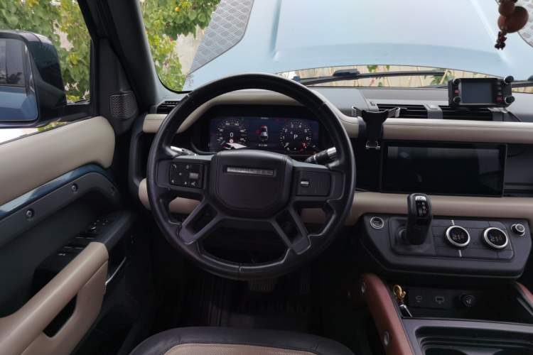Used Land Rover Defender 2021 110 P400 X-DYNAMIC HSE Steering Wheel