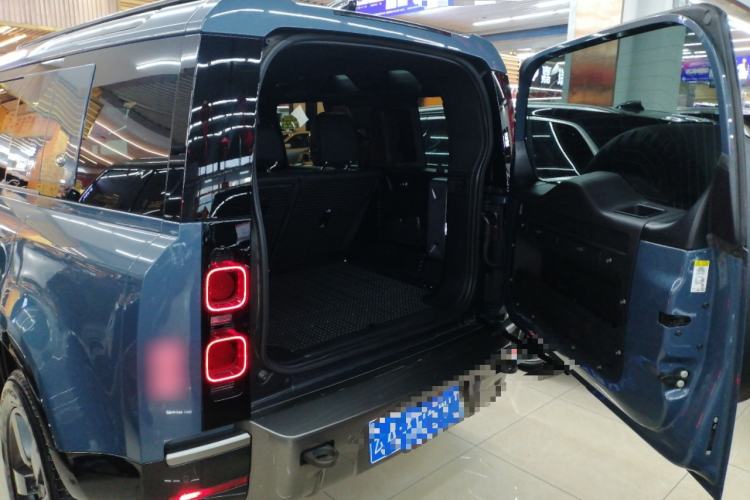 Used Land Rover Defender 2021 110 P400 X-DYNAMIC HSE Trunk