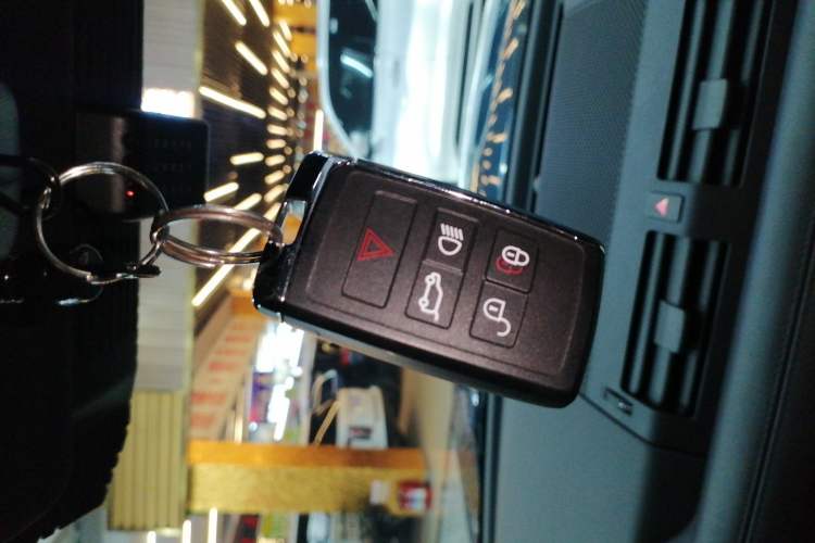 Used Land Rover Defender 2021 110 P400 X-DYNAMIC HSE Vehicle Key