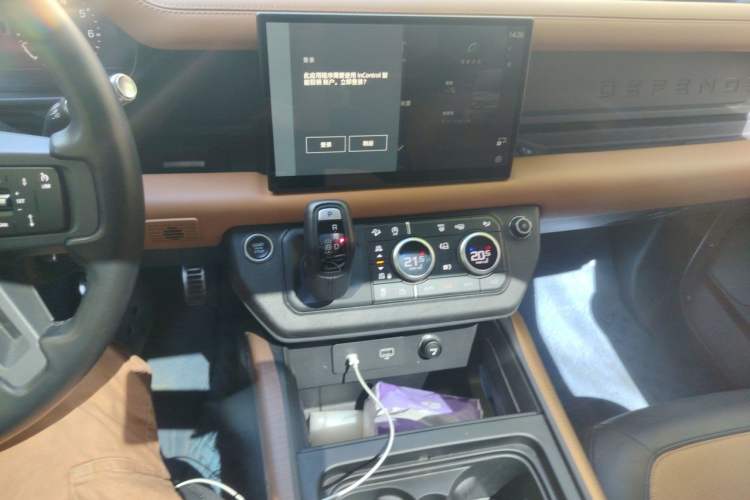 Used Land Rover Defender 2021 110 P400 X Audio And AC Panel