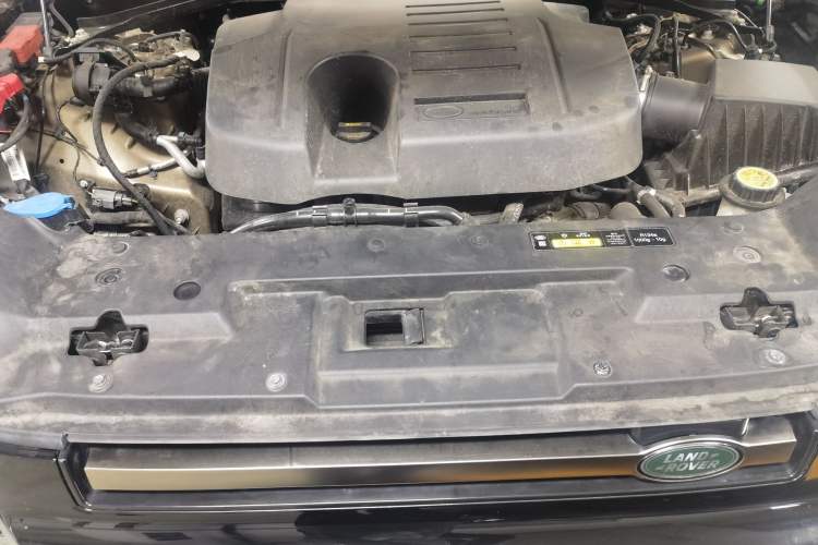 Used Land Rover Defender 2021 110 P400 X-DYNAMIC HSE Engine Bay