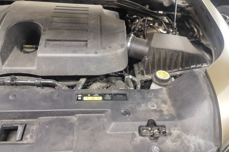 Used Land Rover Defender 2021 110 P400 X-DYNAMIC HSE Engine Bay Left
