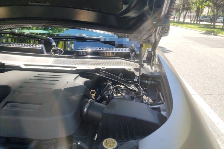 Used Land Rover Defender 2021 110 P400 X Engine Bay Left