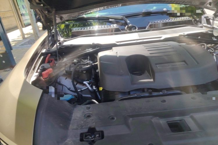 Used Land Rover Defender 2021 110 P400 X Engine Bay Right