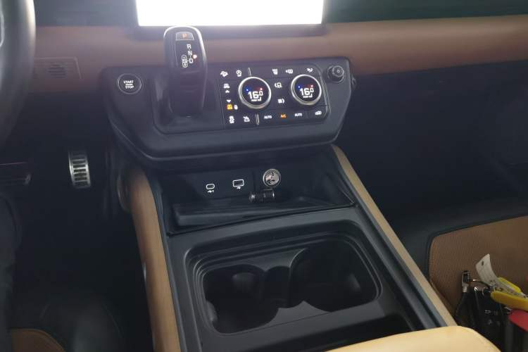 Used Land Rover Defender 2021 110 P400 X-DYNAMIC HSE Gear Lever