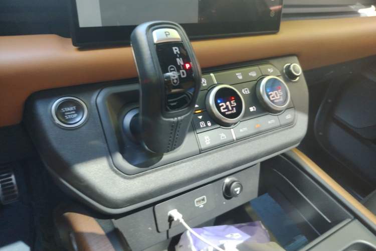 Used Land Rover Defender 2021 110 P400 X Gear Lever