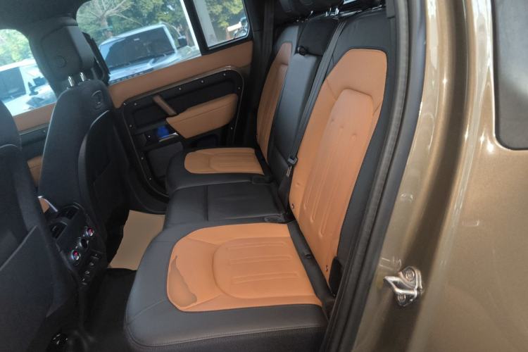 Used Land Rover Defender 2021 110 P400 X Interior 4