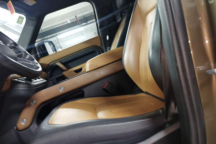 Used Land Rover Defender 2021 110 P400 X-DYNAMIC HSE Left Front Seat
