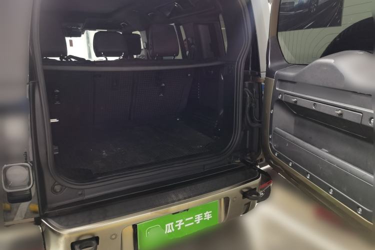 Used Land Rover Defender 2021 110 P400 X-DYNAMIC HSE Trunk
