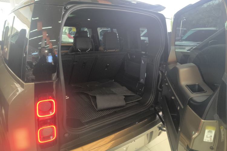 Used Land Rover Defender 2021 110 P400 X Trunk