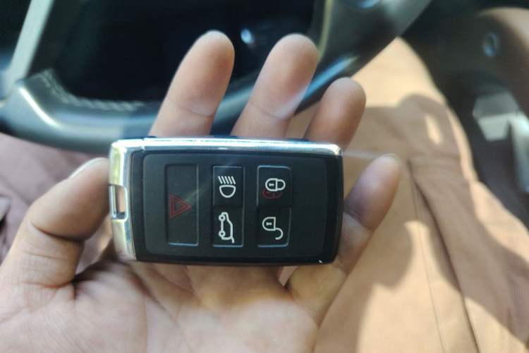 Used Land Rover Defender 2021 110 P400 X Vehicle Key
