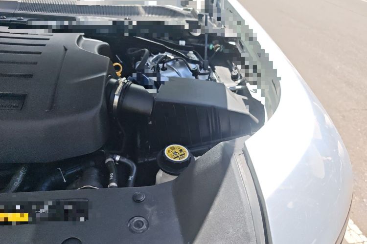 Used Land Rover Defender 2021 90 P400 Classic Reproduction Edition Engine Bay Left