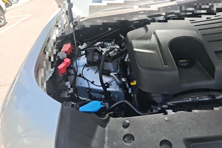 Used Land Rover Defender 2021 90 P400 Classic Reproduction Edition Engine Bay Right