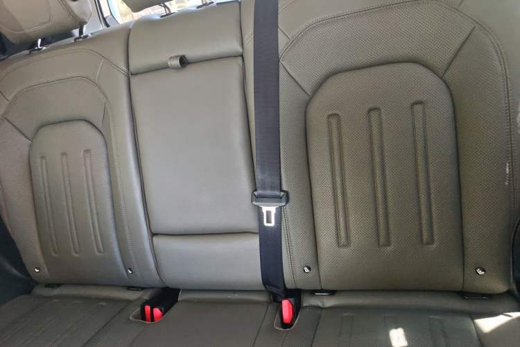 Used Land Rover Defender 2021 90 P400 Classic Reproduction Edition Left Rear Seat