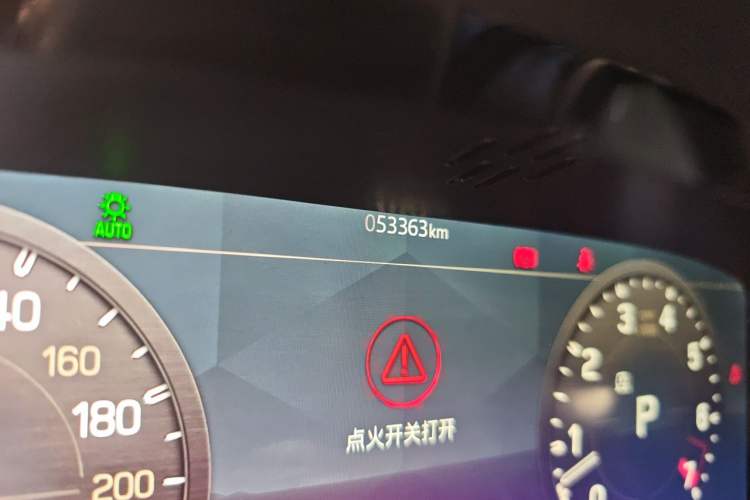 Used Land Rover Defender 2021 90 P400 Classic Reproduction Edition Odometer Close Up