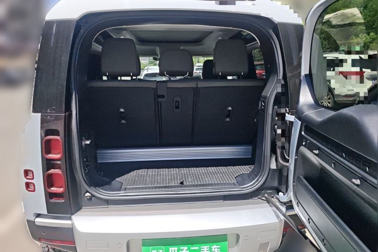 Used Land Rover Defender 2021 90 P400 Classic Reproduction Edition Trunk