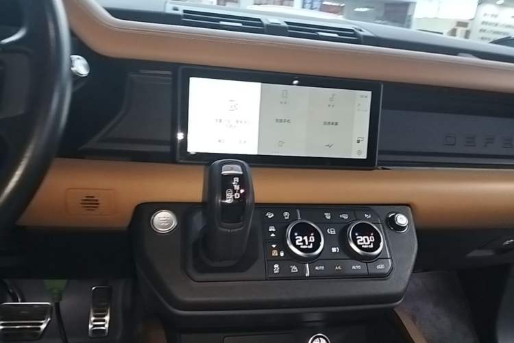 Used Land Rover Defender 2021 110 P400 X Audio And AC Panel
