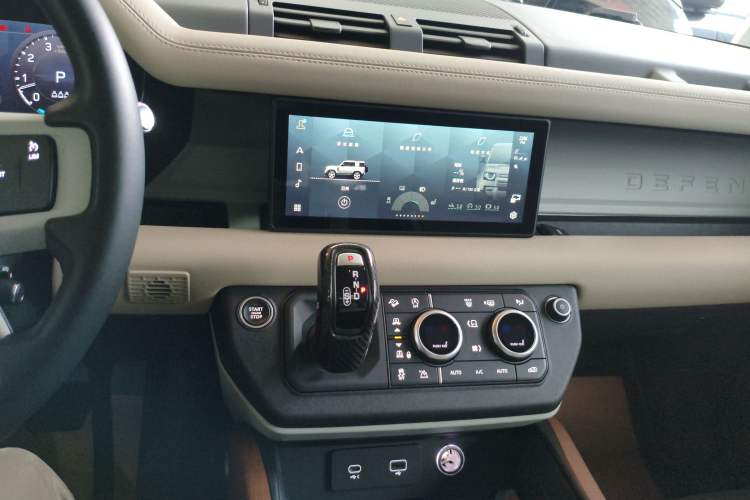 Used Land Rover Defender 2021 90 P400 X-DYNAMIC S Audio And AC Panel