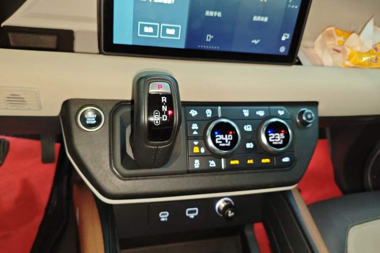 Used Land Rover Defender 2021 90 P400 X-DYNAMIC S Audio And AC Panel