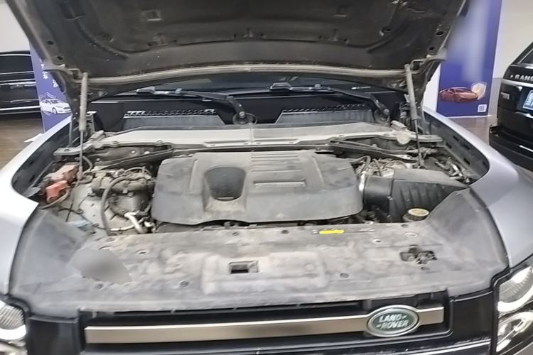 Used Land Rover Defender 2021 110 P400 X Engine Bay