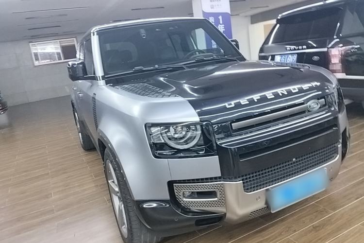Used Land Rover Defender 2021 110 P400 X Front Right 45 Deg