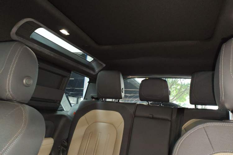 Used Land Rover Defender 2021 90 P400 X-DYNAMIC S Headliner