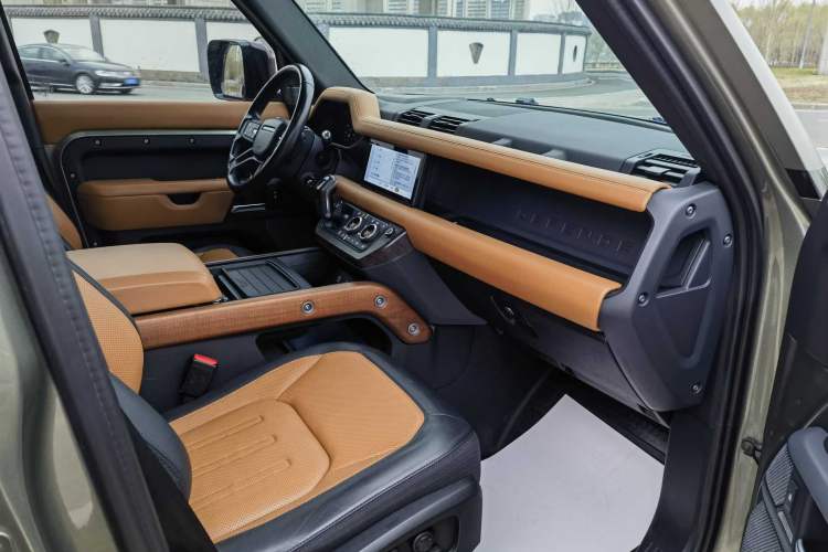 Used Land Rover Defender 2021 110 P400 X Interior 3